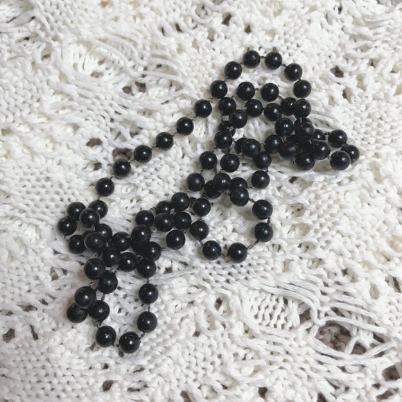 Vintage Costume Jewelry Black Beaded Plastic Long Necklace - Picture 2 of 6